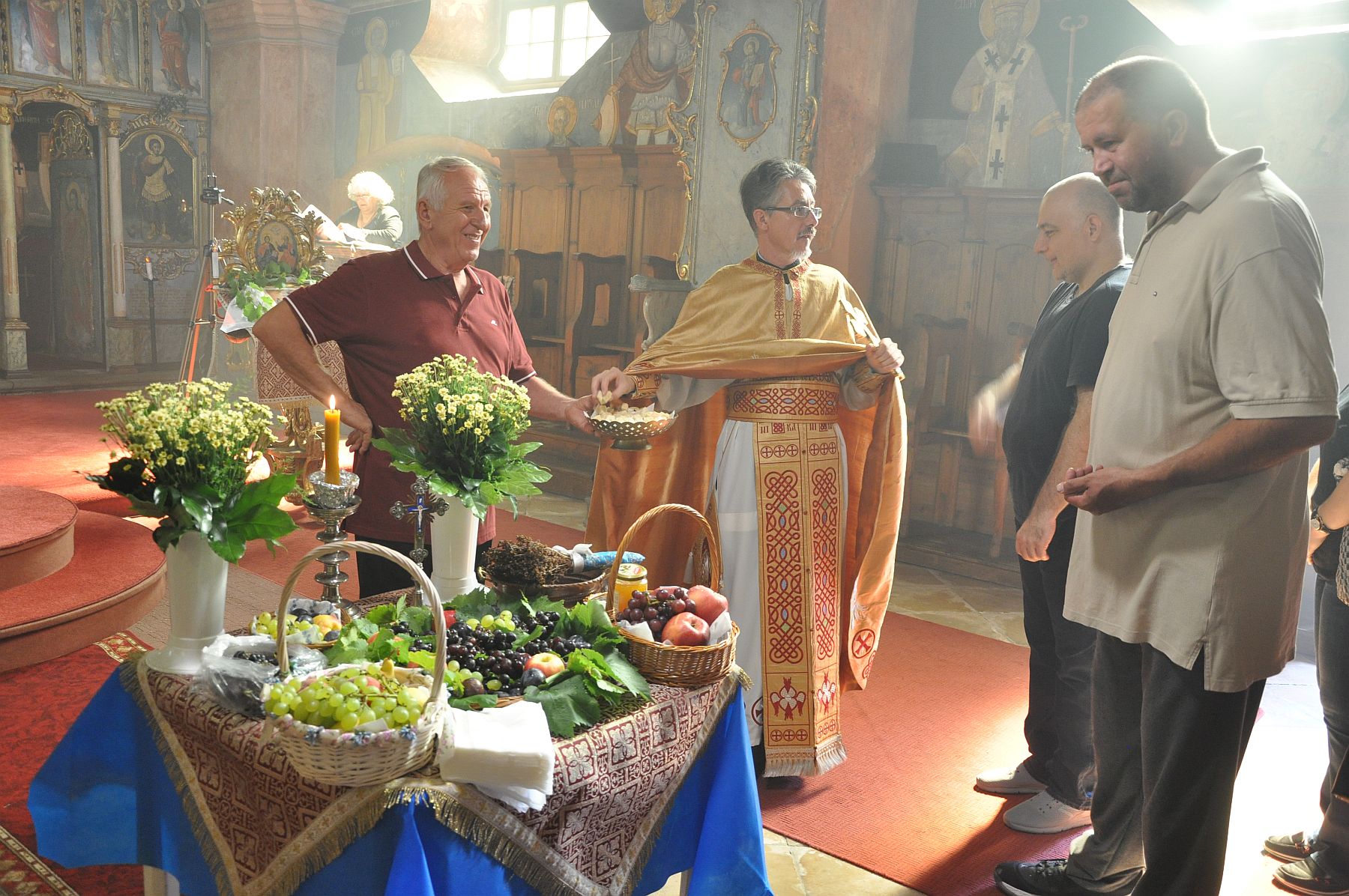 Szőlőt és gyümölcsöket szenteltek Urunk színeváltozása napján a szerb templomban